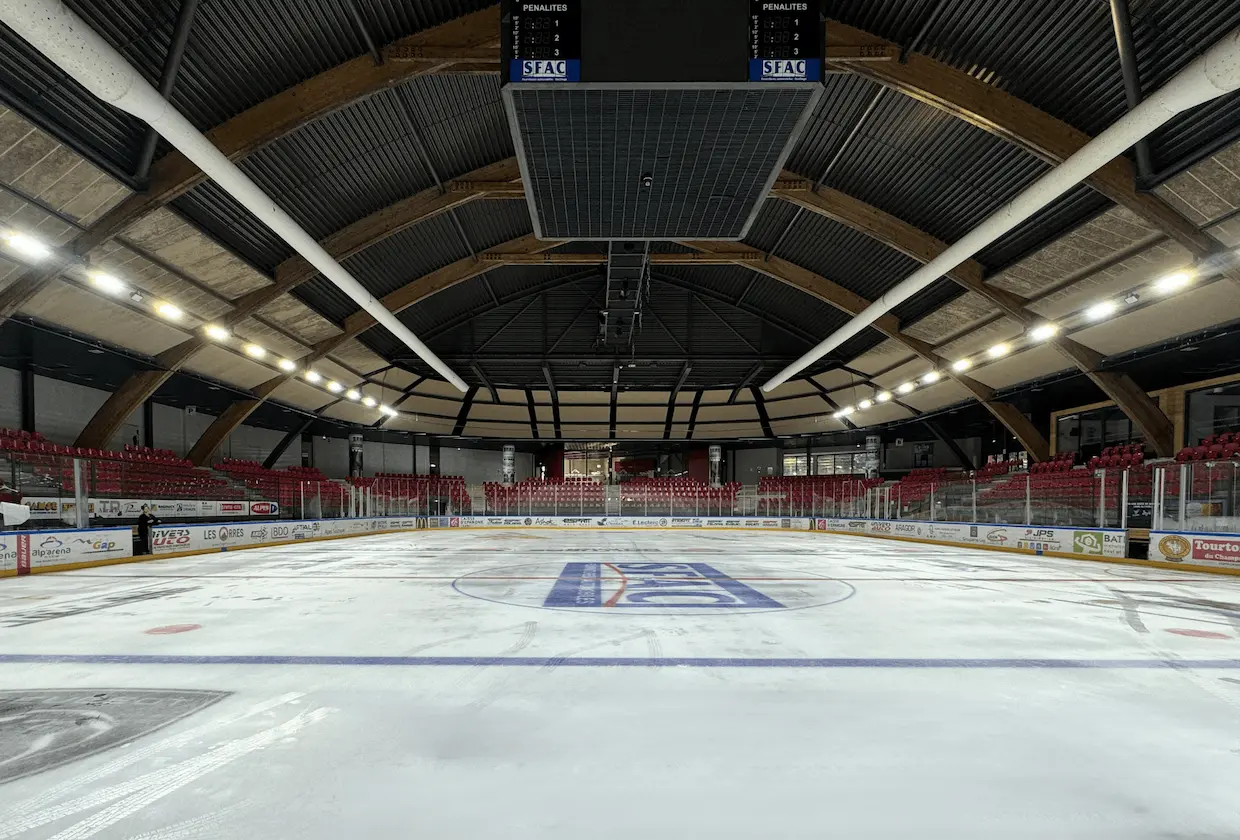 Vue intérieur de la patinoire Alp'Arena de GAP
