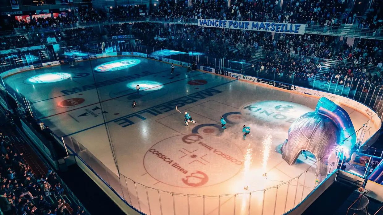 Vue intérieure de la patinoire Palais Omnisport de Marseille Grand Est