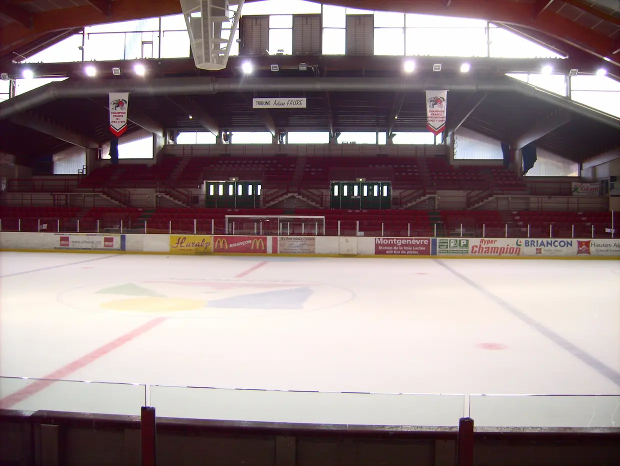Vue intérieure de la patinoire Rene Froger de Briancon