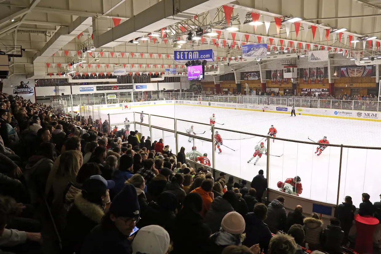 Vue intérieure de la patinoire Richard Bozon de Chamonix