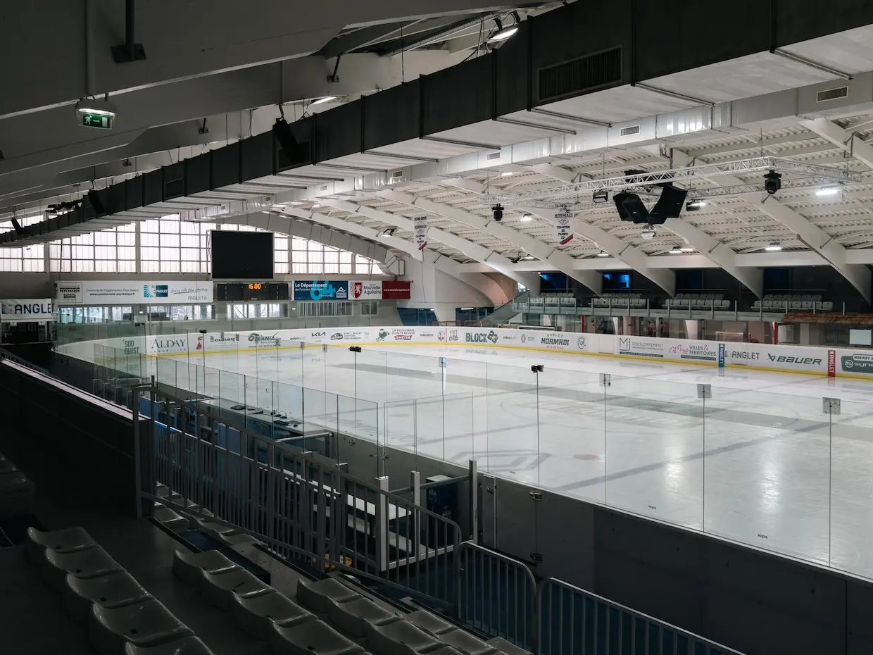 Vue intérieure de la patinoire de la Barre à Anglet